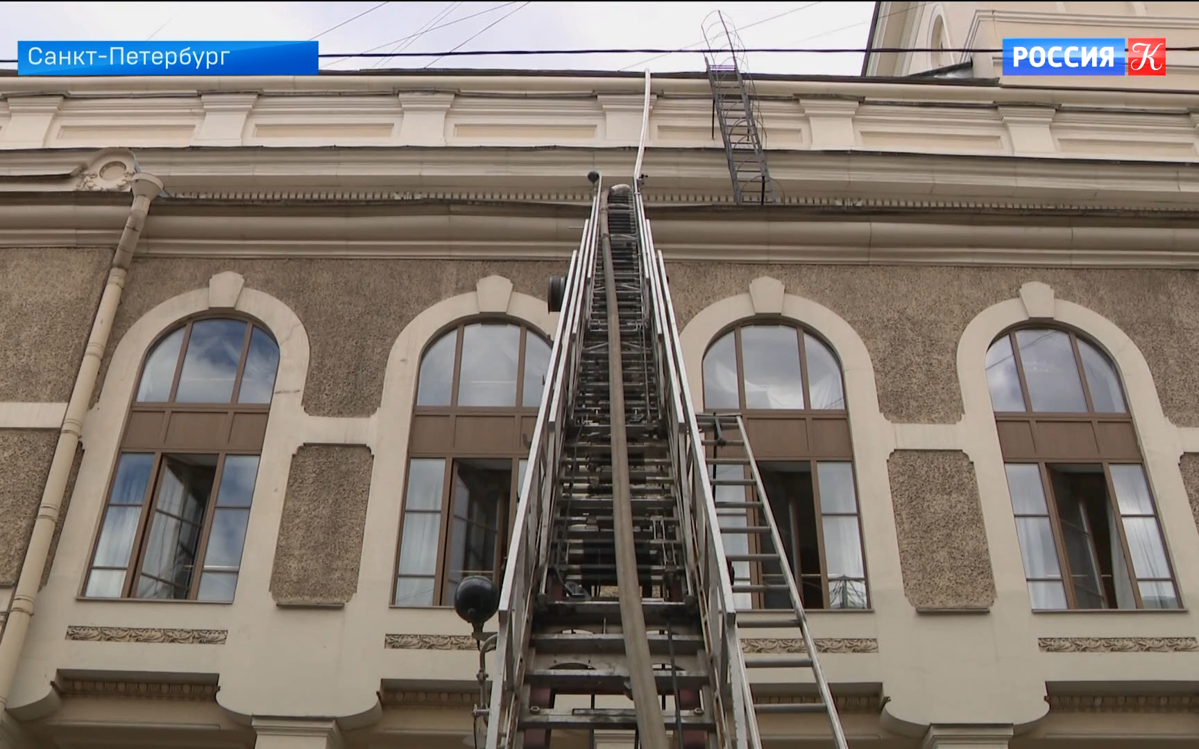Ликвидирован пожар в театре имени Комиссаржевской в Санкт-Петербурге
