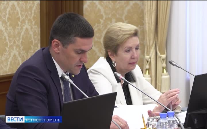 Губернатор Александр Моор провел личный приём жителей тюменских муниципалитетов