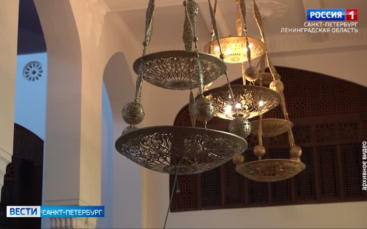 В Петербурге восстановили старинную технологию, благодаря которой воссоздали люстры Соборной мечети