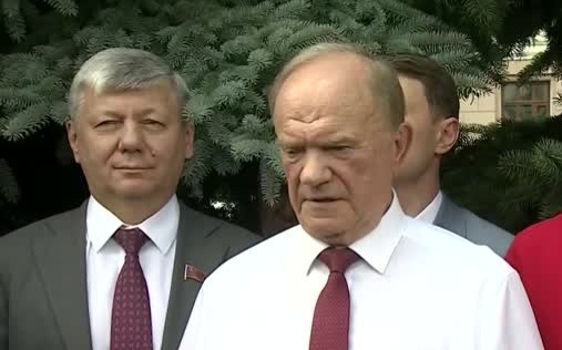Геннадий Зюганов в Казани: визит к памятнику Ленину и участие в местных мероприятиях