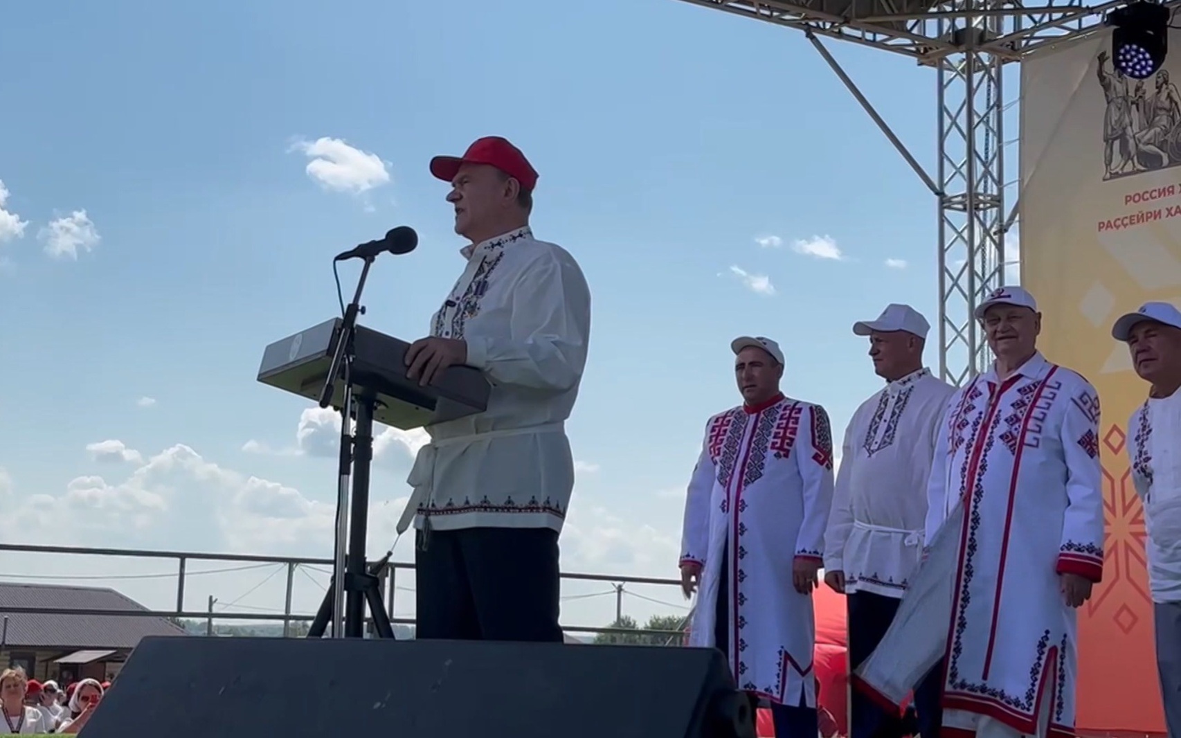 Дружба народов на празднике "Уяв": Зюганов и Минниханов подчеркнули важность единства России