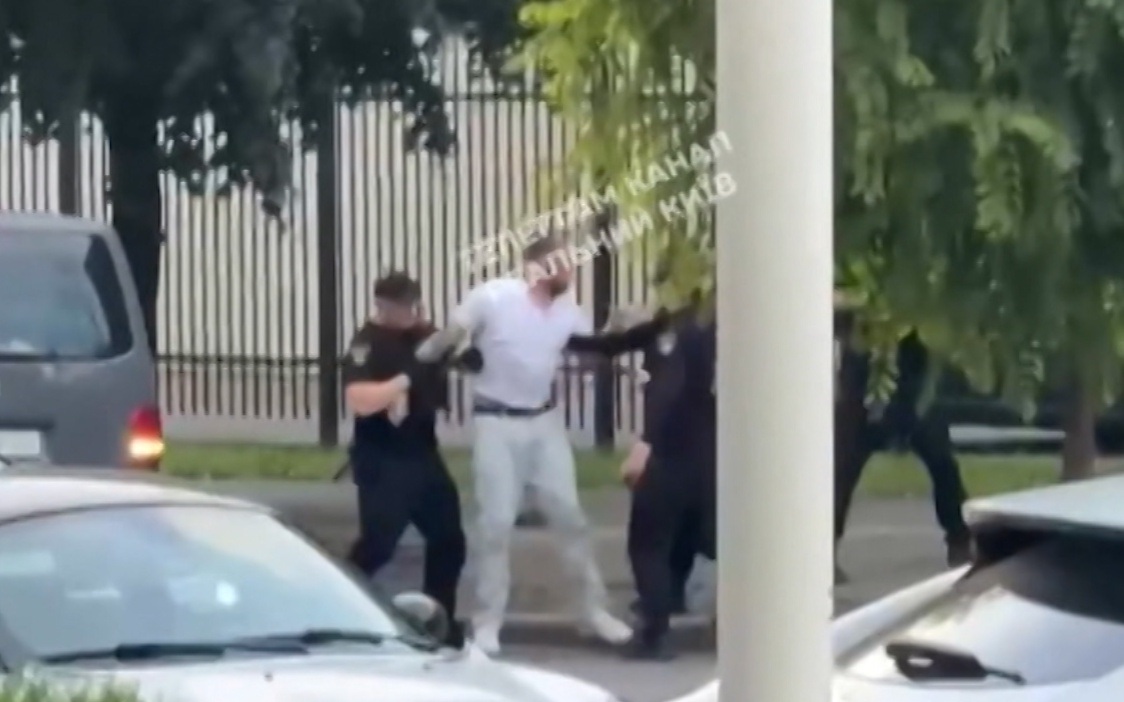 Киев продлевает мобилизацию и меняет правительство на фоне протестов