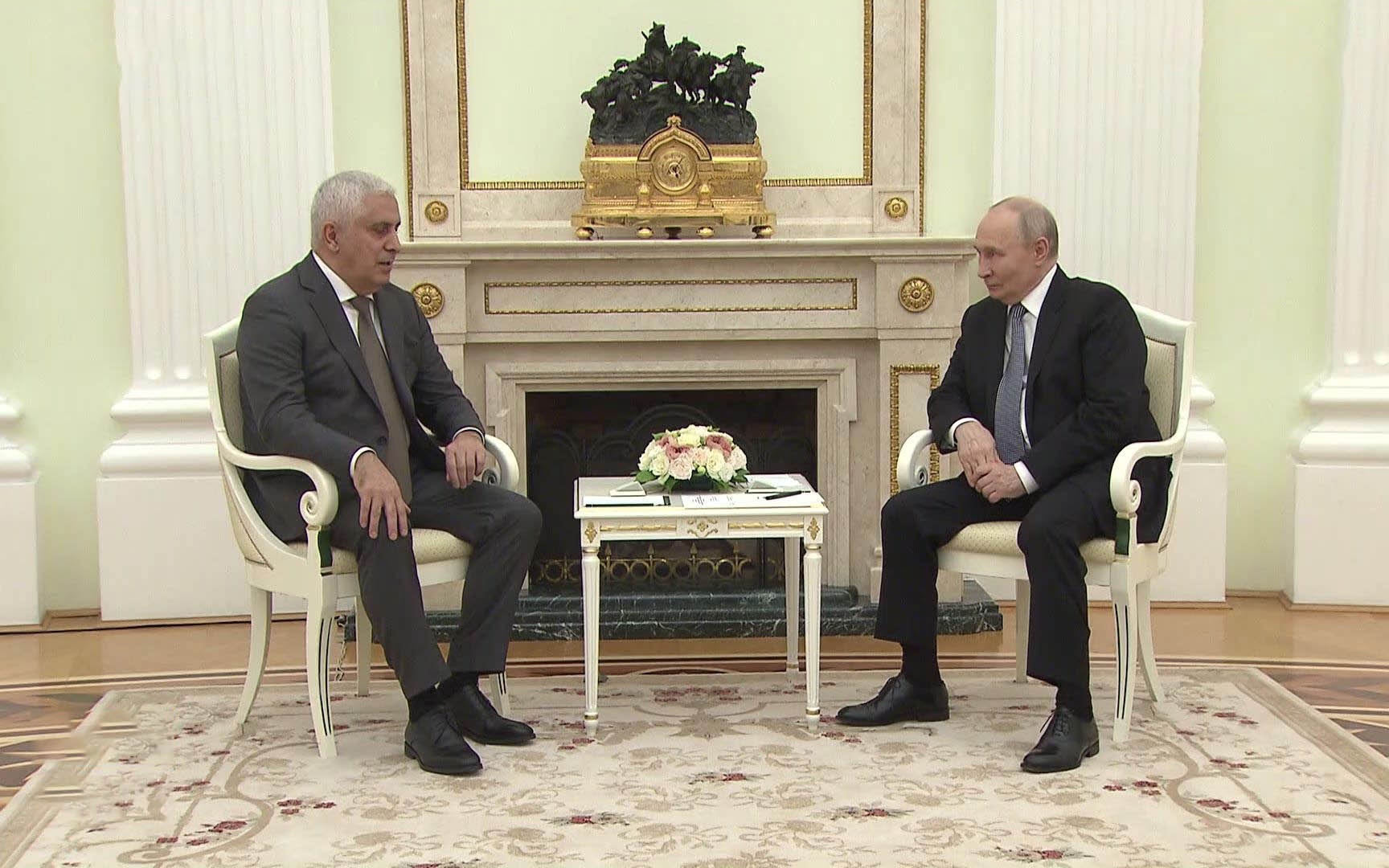 Путин и Камболов обсудили приоритеты развития Южной Осетии.