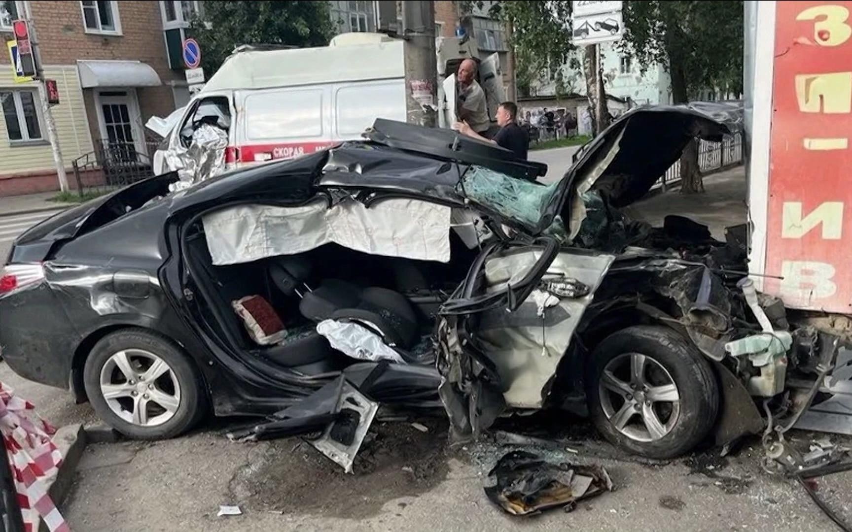 В Ливнах завели дело на водителя иномарки, не пропустившего скорую на перекрестке