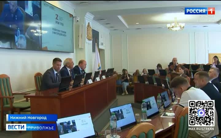 Спикер областного парламента Евгений Люлин встретился с Героем России, участником второго потока программы "Время Героев" Максимом Шоломовым