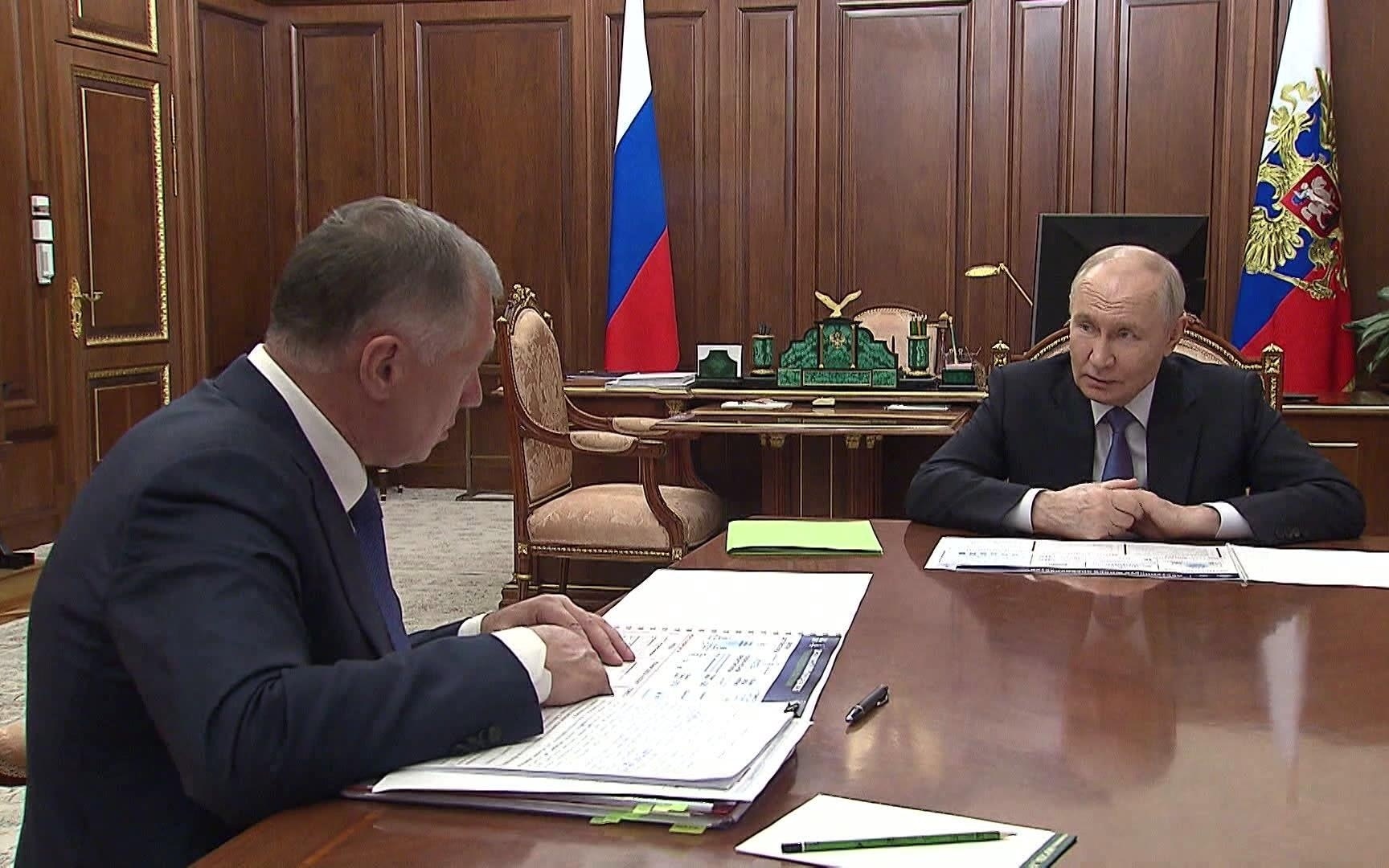Владимир Путин и Марат Хуснуллин обсудили ипотеку и развитие строительства в России.
