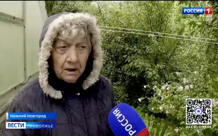 В поселке Новинки из-за оползня жилые дома оказались на краю обрыва