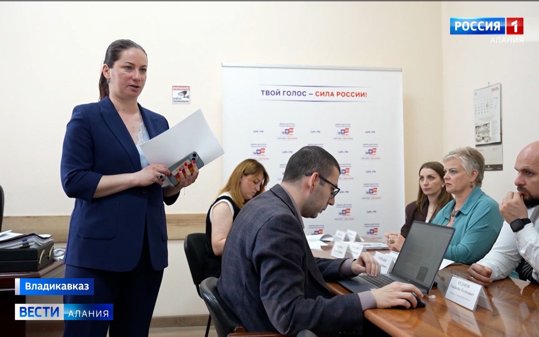 Еще трое кандидатов на участие в выборах в Госдуму представили документы в Избирком республики