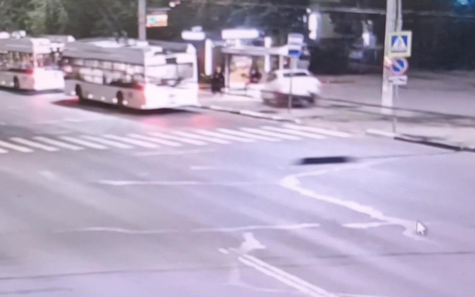 В Чебоксарах разбираются в причинах ДТП на автобусной остановке