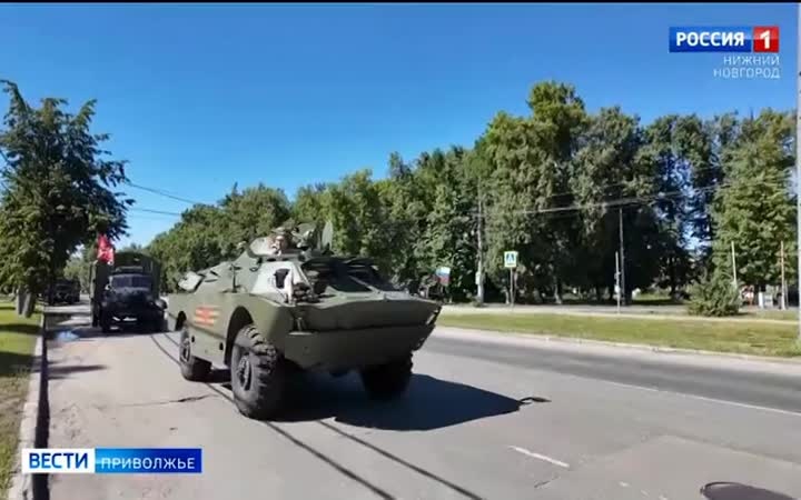 В Нижний Новгород приехала колонна раритетной военной техники
