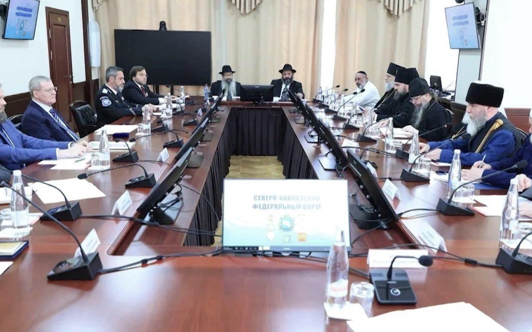 Полпред президента поблагодарил северокавказское духовенство за гуманитарную поддержку участников СВО