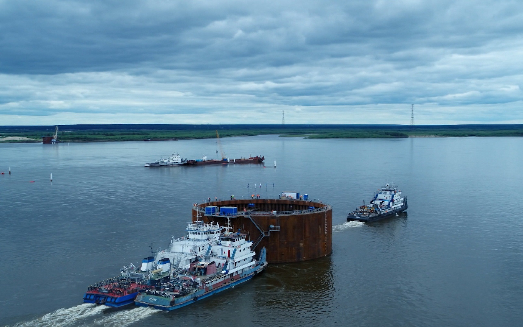 Установлен крупнейший коффердам Ленского моста в Якутии