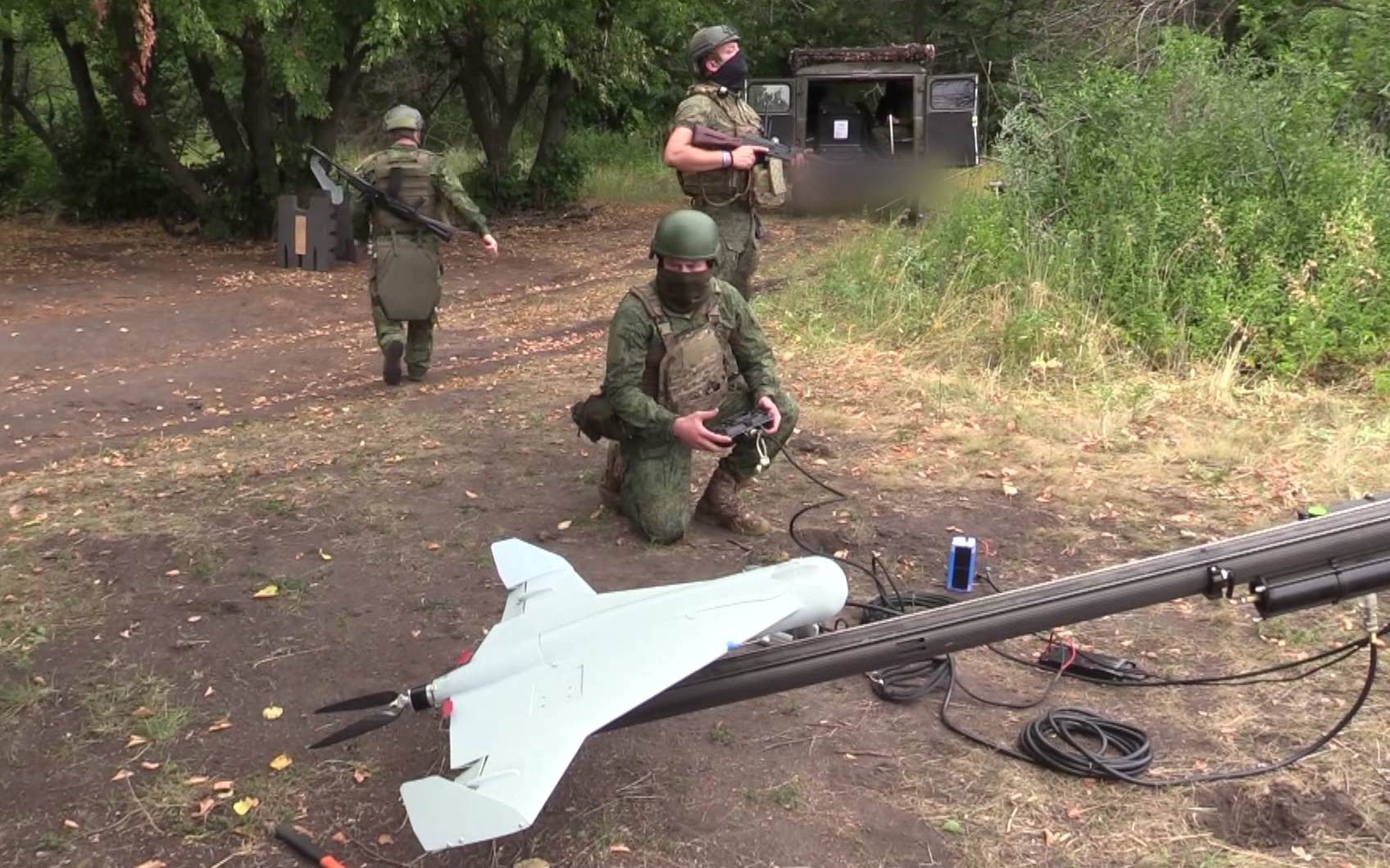 Российские военные применили тактику непрерывных пусков дронов для ликвидации укрытий врага