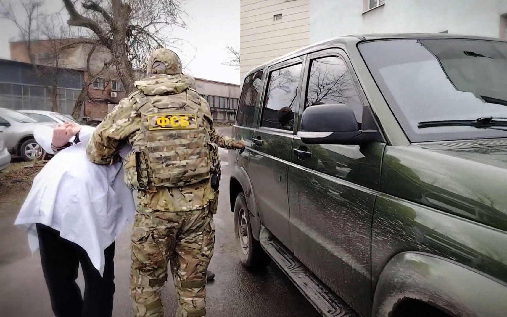 ФСБ выявляет диверсантов в Донбассе: помощь мирным жителям и борьба с шантажом Киева