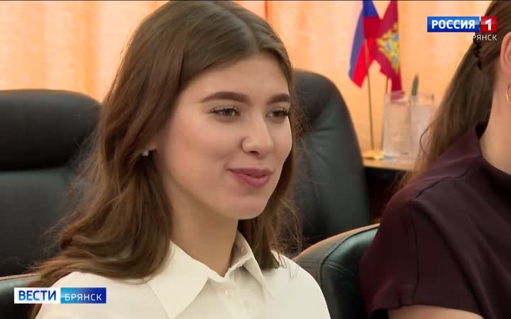 Егор Ковальчук встретился с выпускниками-стобалльниками