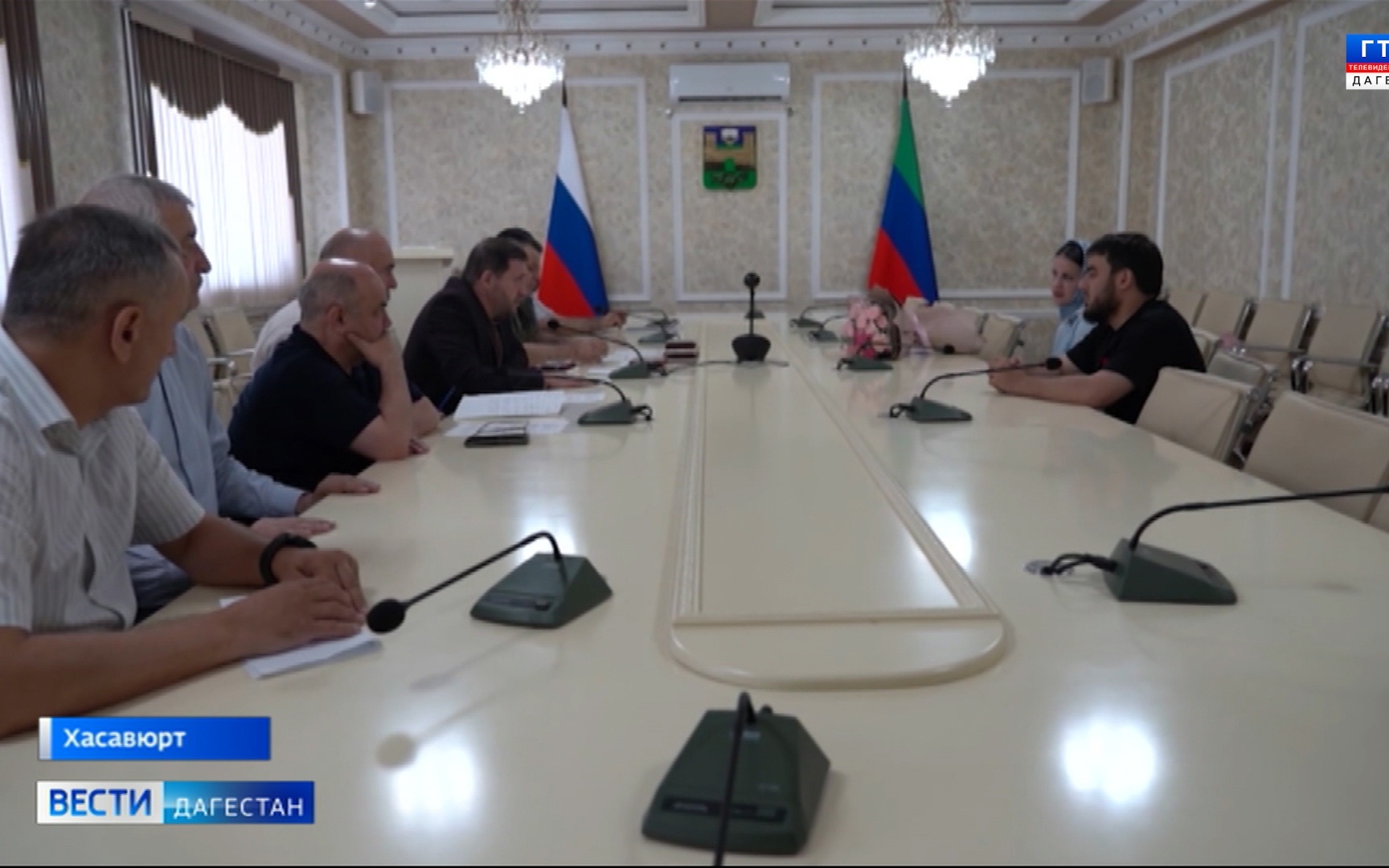 Семье военнослужащего Магомеда Девешова в Хасавюрте передали Орден Мужества