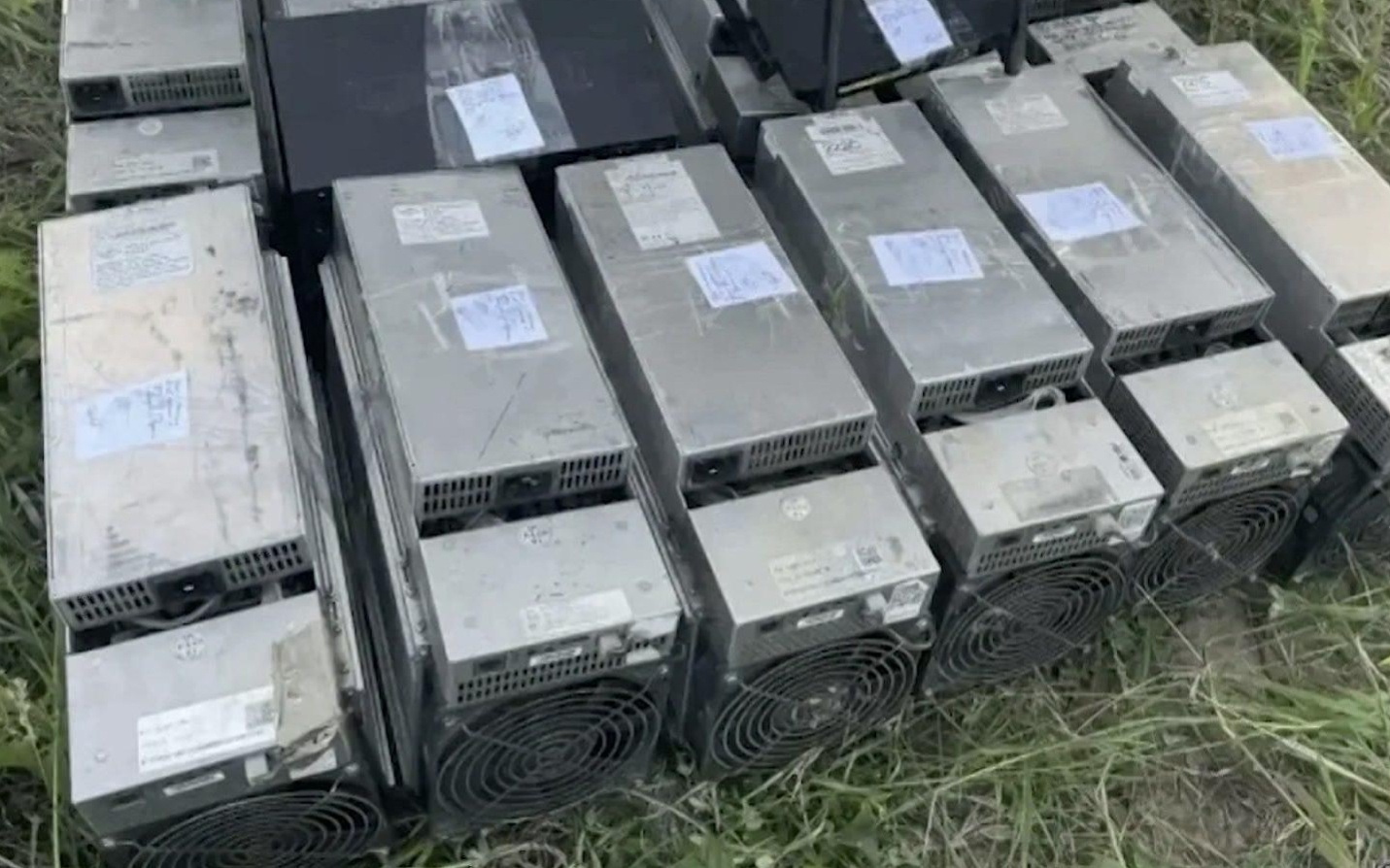Иркутские полицейские нашли подпольную криптоферму в сельском туалете посреди тайги
