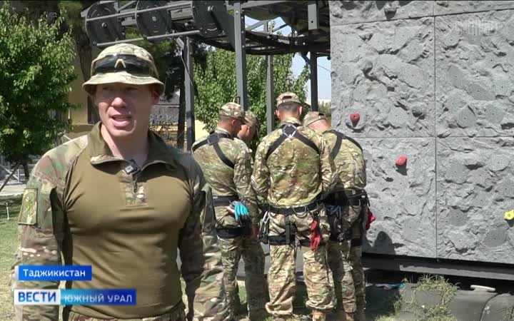 Военные ЦВО проходят интенсивные горные тренировки в Таджикистане