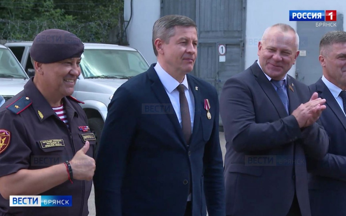 Врио губернатора Брянской области Егор Ковальчук вручил новую технику росгвардейцам