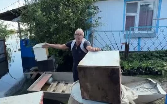 Разрушительный удар стихии: в Свердловской области погибла женщина, Якутск уходит под воду