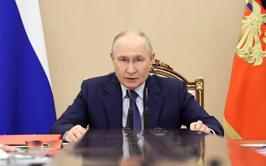 Президент России провел заседание Совета безопасности по вопросам выпуска перспективной военной техники