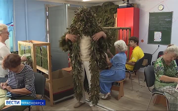 Красноярские подростки шьют маскировочные костюмы для бойцов СВО