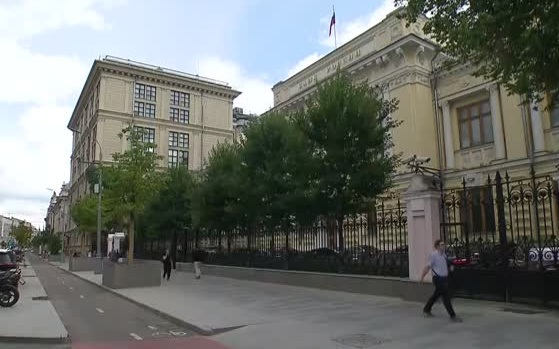 Центробанк снизил ключевую ставку до 14% в условиях умеренного экономического роста.