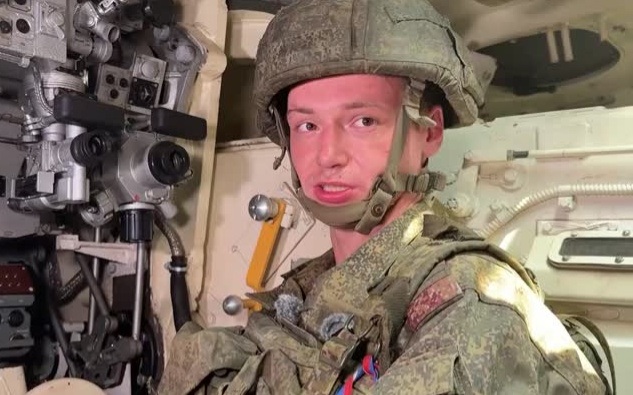 Артиллеристы Центра уничтожают вражеский опорный пункт в лесу
