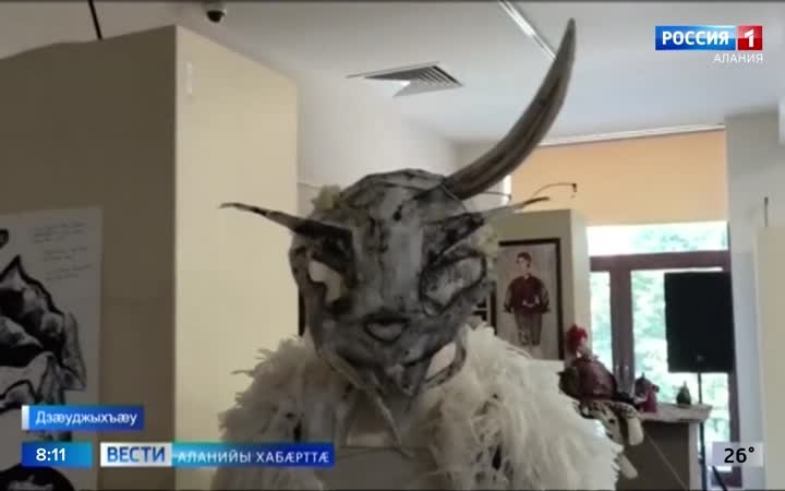 Цæгат Ирыстоны Национ музейы колоннæты залы байгом, Театралон аивады паддзахадон институты студенткæ Тедеты Елизаветæйы куыстыты равдыст «Рагфыдæлты хъæлæс Кавказы зæрдæ"-йы.