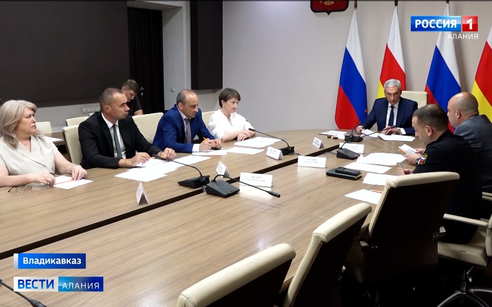 Борис Джанаев провел совещание по вопросам сокращения налоговых недоимок в районах республики