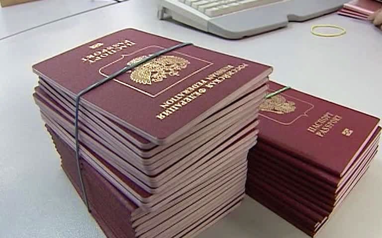 Мигранты больше не смогут быстро получить российское гражданство через брак с пенсионерками
