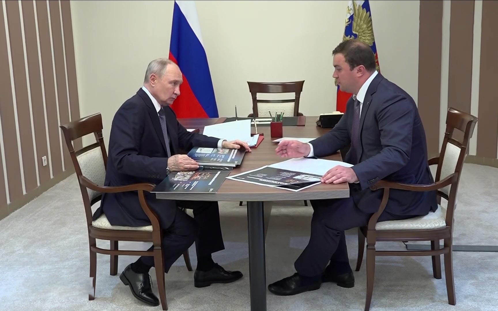 Владимир Путин обсудил экономическое развитие Омской области с губернатором Хоценко.