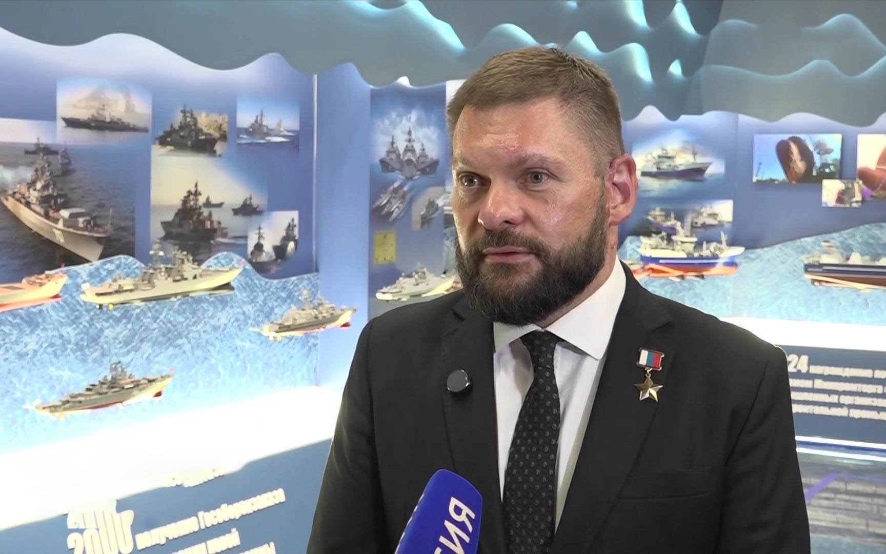 "Имена героев на боевых кораблях: предложение Евгения Поддубного в Калининграде."

"Наадым в Туве: празднование кочевников и национальные состязания."