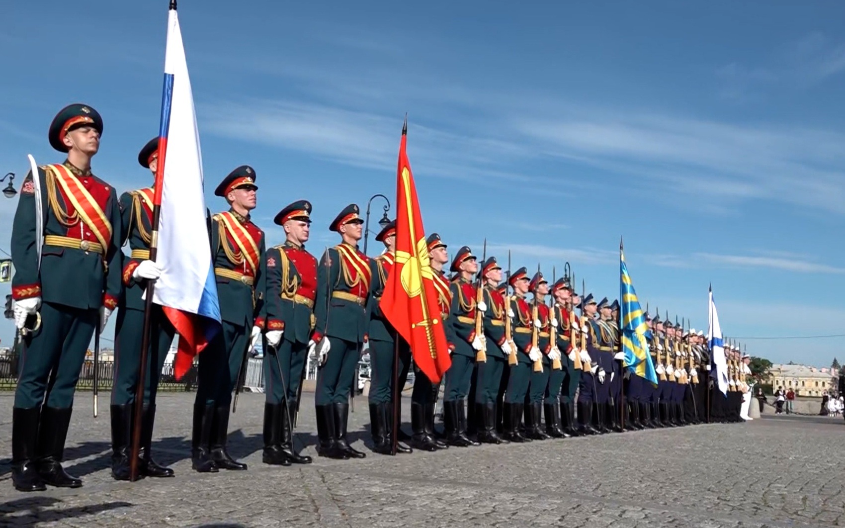 Торжества в Петербурге и боевая вахта: Россия отмечает День Военно‑Морского флота