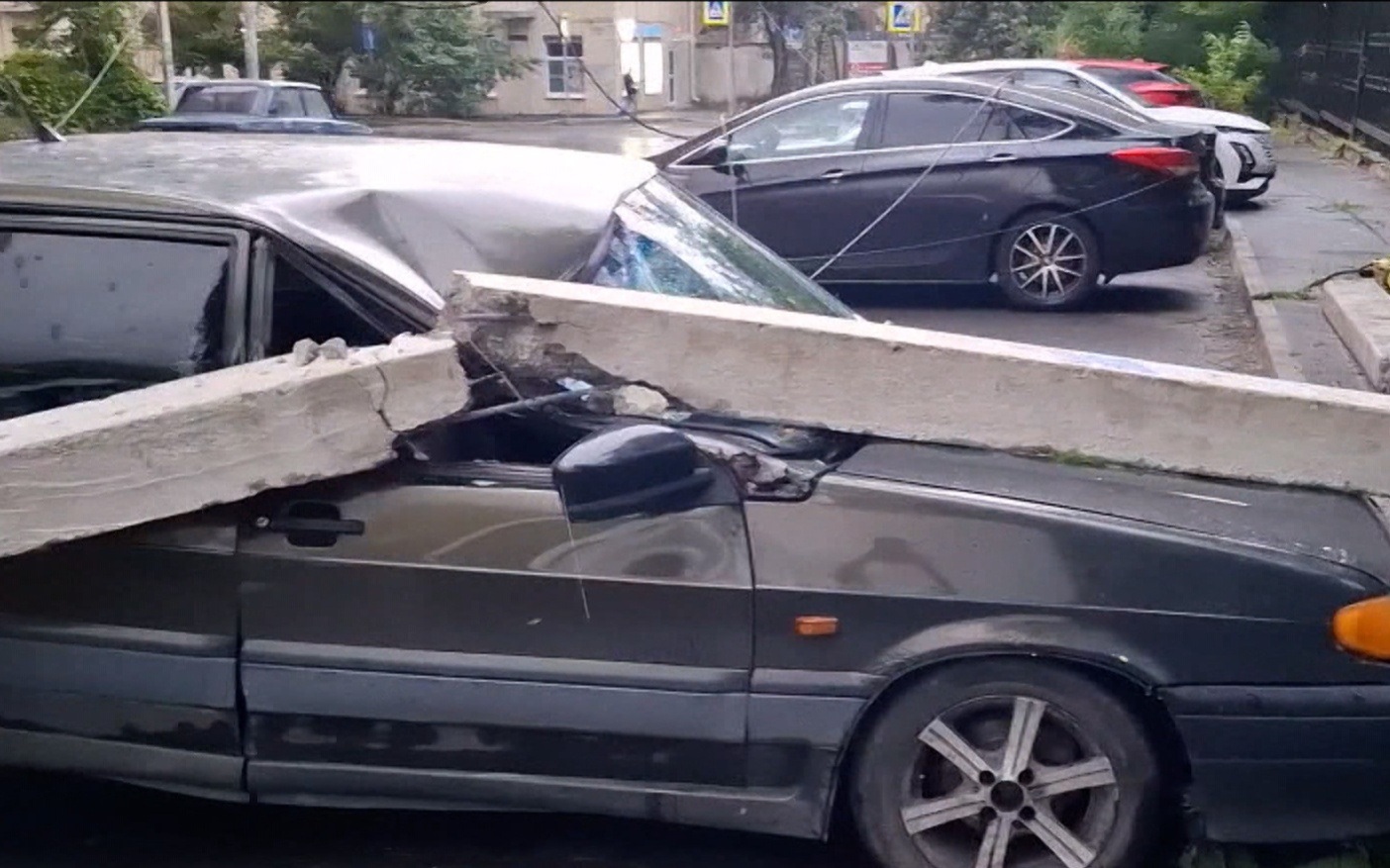 В Ростове-на-Дону из-за непогоды введен режим ЧС