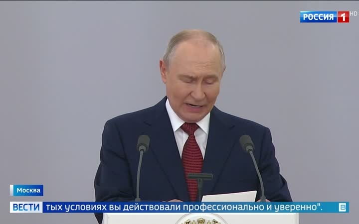 Владимир Путин благодарит депутатов Госдумы за работу и подчеркивает единство России в ответ на вызовы Запада