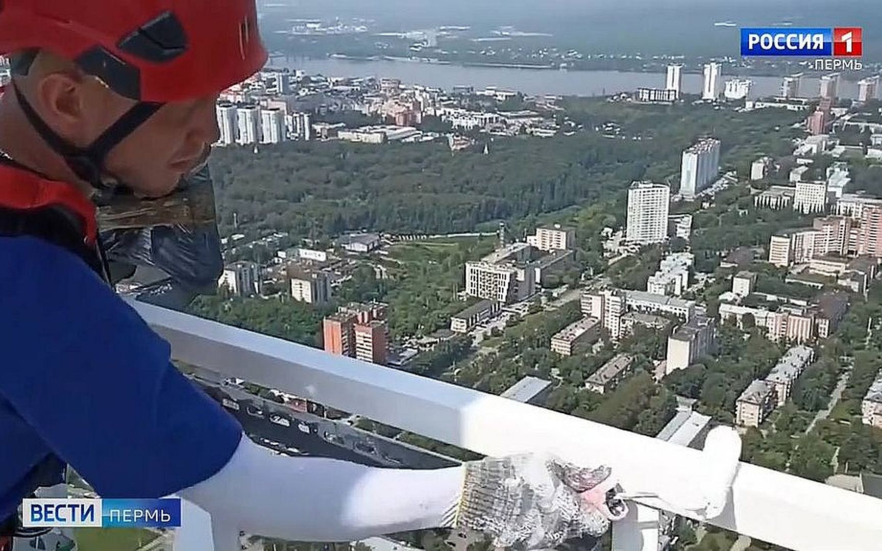 На пермской телебашне покрасили первые 10 метров