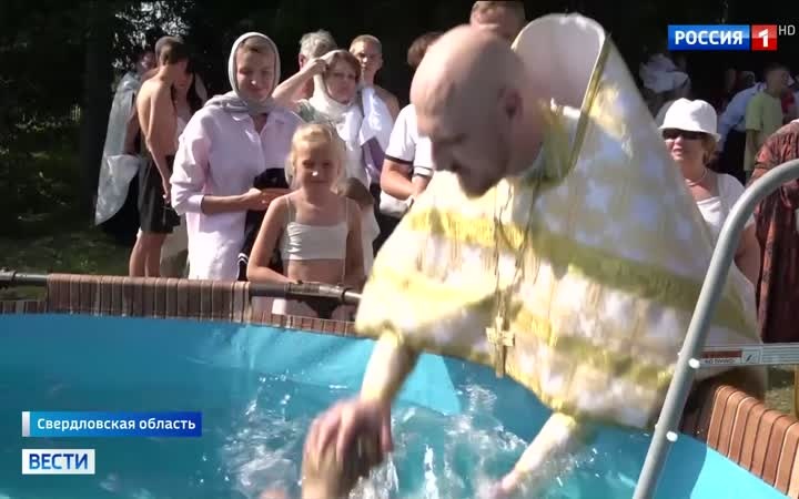По всей стране в храмах и монастырях проходят праздничные богослужения