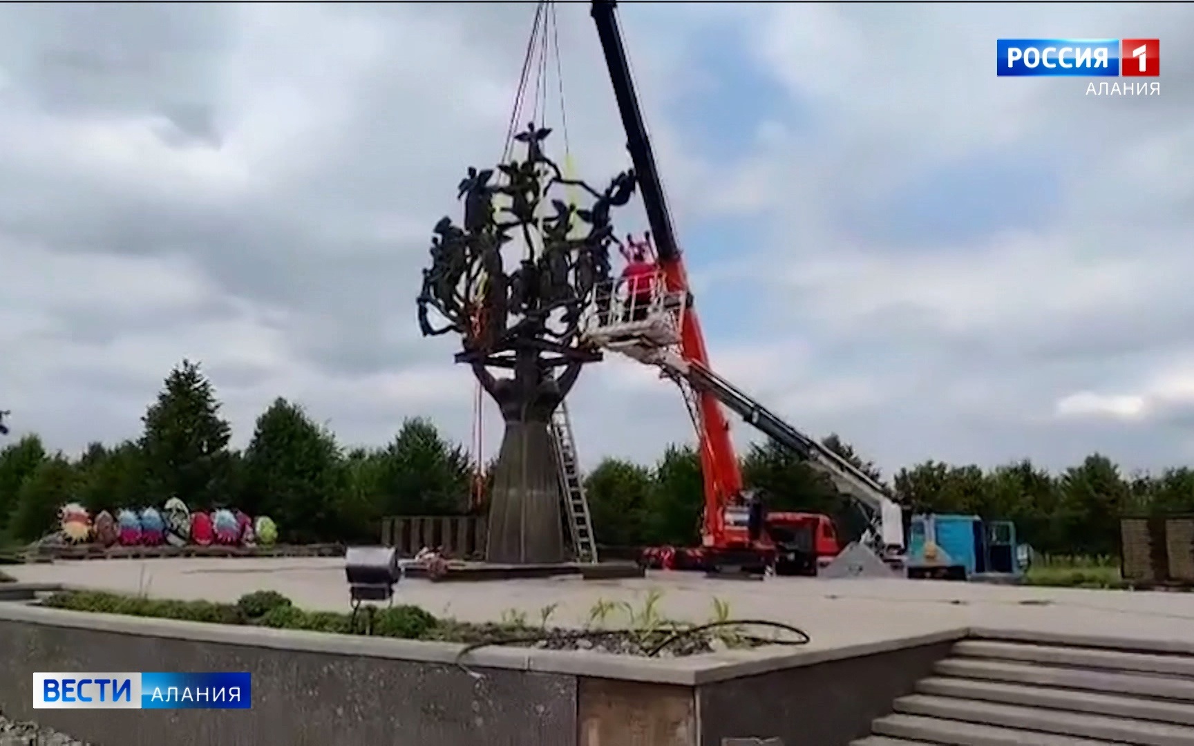 В "Городе ангелов" приступили к реставрации "Древа скорби"