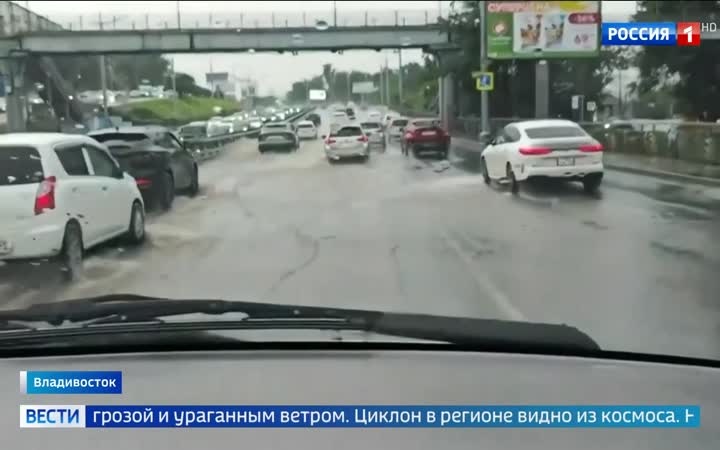 Сильные ливни затопили Москву и другие города России
