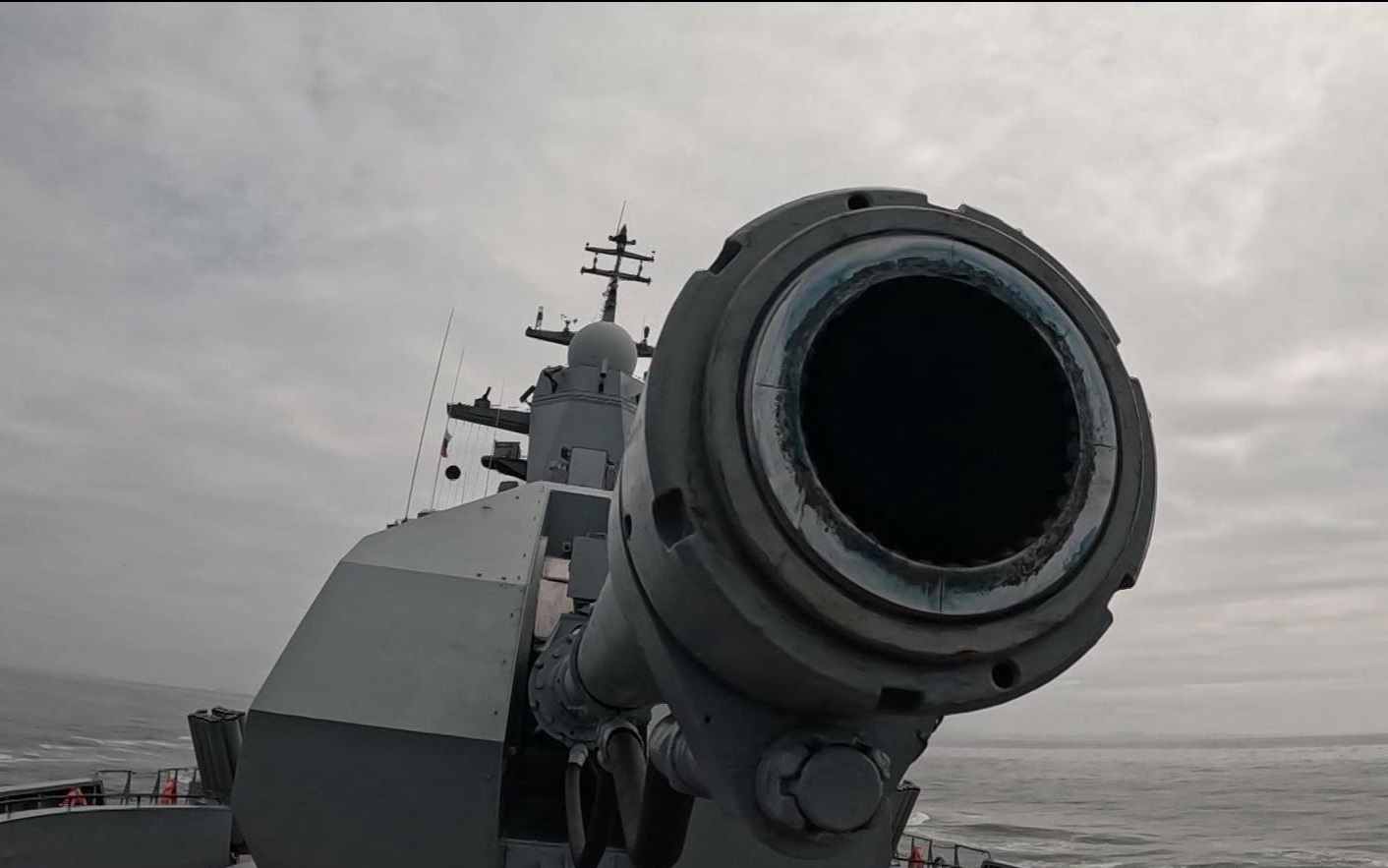 Российские и индонезийские моряки отработали сложные задачи у берегов Приморья