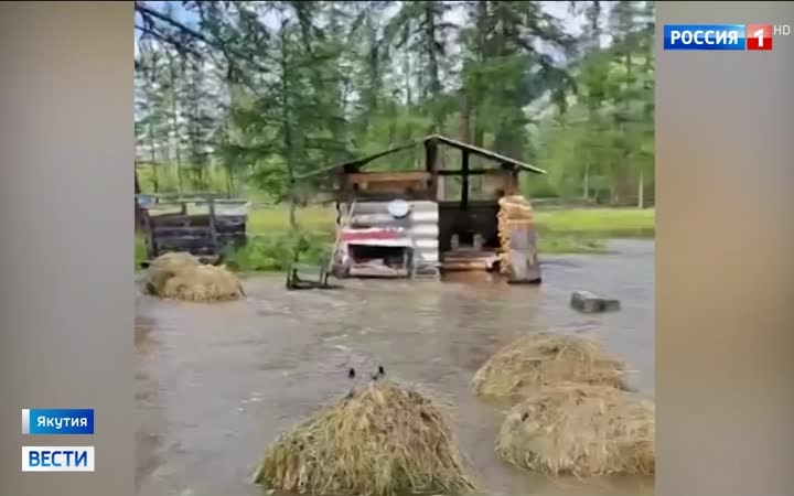 Пожар угрожает домам в Оренбургской области, наводнения в Якутии и Приморье