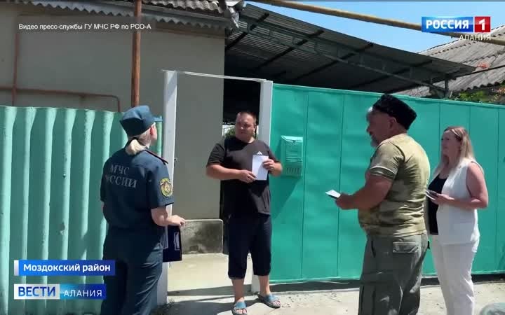 В Моздокском районе из-за аномальной жары сотрудники МЧС усилили профилактическую работу с населением