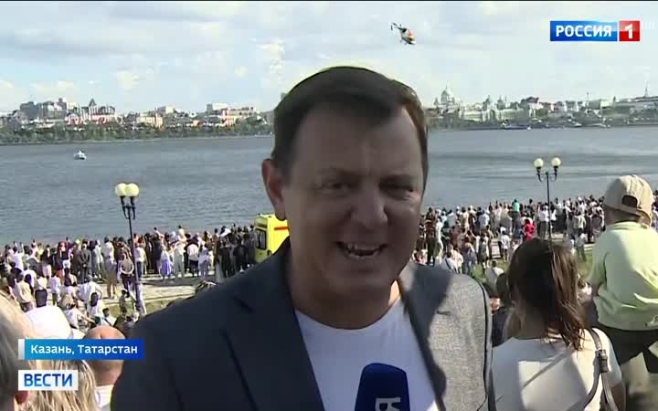 В небе Казани: авиашоу с "Белым лебедем" и "Стрижами"