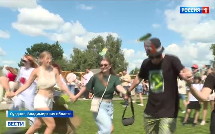 В Суздале проходит фестиваль огурца