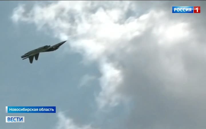 В небе над Новосибирской областью - большой авиационный праздник