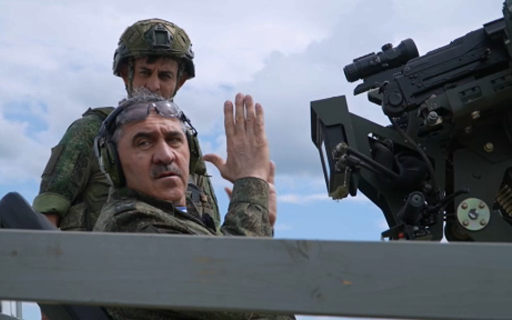Юнус-Бек Евкуров проверил подготовку военнослужащих на полигоне