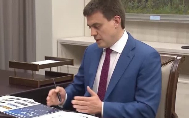 Путин обсудил экономическую ситуацию в Красноярском крае с губернатором Котюковым