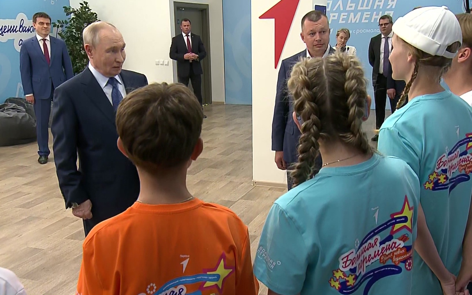 Владимир Путин встретился с финалистами "Большой перемены"