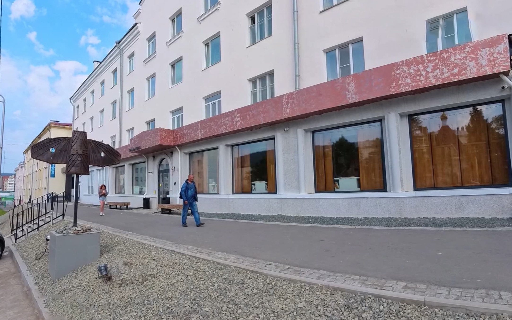 Арт-резиденция современного искусства "Сопка" заработала в КВЦ "Рында"